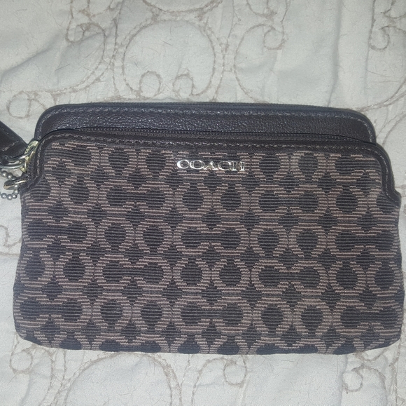 Coach Handbags - Coach Signature Coin Purse Card Wallet